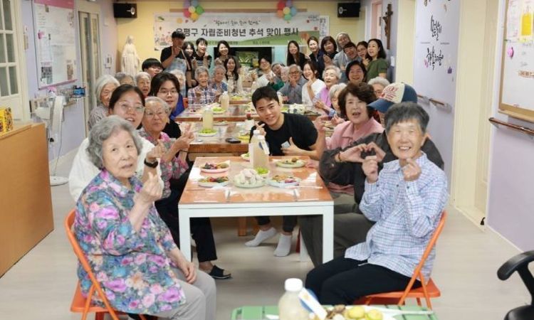 “할머니! 손자, 손녀 왔어요”…은평구, 자립준비청년 과 어르신이 함께한 따뜻한 추석 행사
