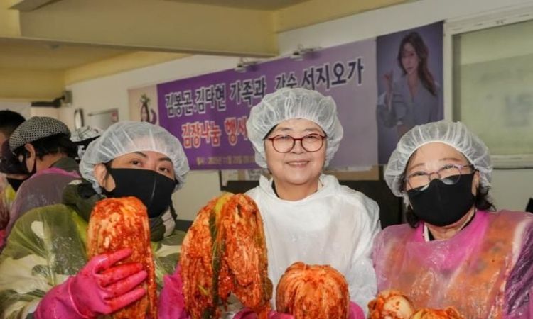 이순희 강북구청장, 장애인단체총연합회 '김장나눔 봉사' 참여… "지역의 따뜻한 연대 확인"