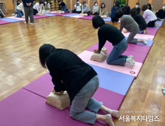 보육교직원 대상 심폐소생술 및 응급처치 교육 사진