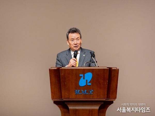 지난 6일 ‘치매예방 범국민 캠페인’에서 강남구의회 김형대 의장이 축사를 하고 있다.