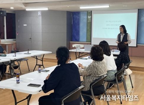 ‘늘그막에 내가 책벌레?’ 독서동아리 운영 모습