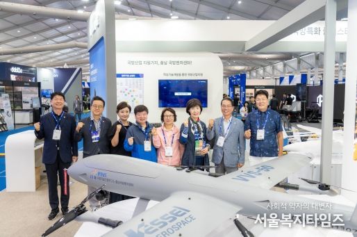 (사진설명) 단체사진 (좌측에서 1번째 이호귀 의장, 2번째 복진경 부의장, 좌측에서 4번째 이동호 운영위원장, 3번째 김현정 복지문화위원장)