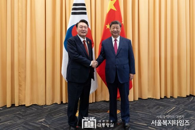 11월 15일 윤석열 대통령은 시진핑 중국 국가주석과 한-중국 정상회담을 가졌다.