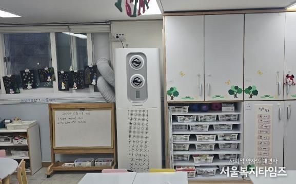 강북구는 어린이와 노약자 등 건강취약계층이 이용하는 시설 15곳에 실내공기질 자동환기 설비를 설치했다.