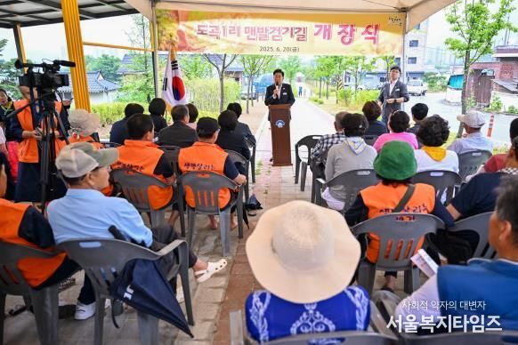 전진선 양평군수, 도곡 1리 맨발걷기 길 조성… 주민 휴식 공간 탄생