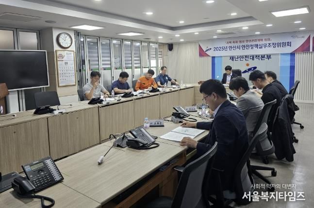 전덕주 행정안전교육국장이 1일 안전정책 실무조정위원회를 주재하고 있다