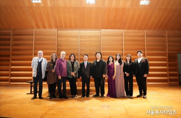 파르마시 국립음악원에서 한국학생들의 축하 연주 후 기념촬영