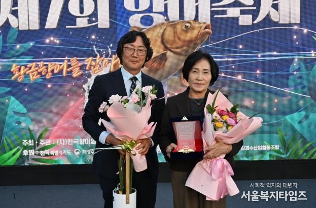 완주군의회 이순덕 운영위원장, 제7회 향어축제서 감사패 수상