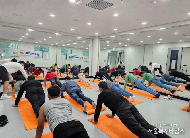 거제시보건소, 2025년 외국인 근로자 운동교실 성료