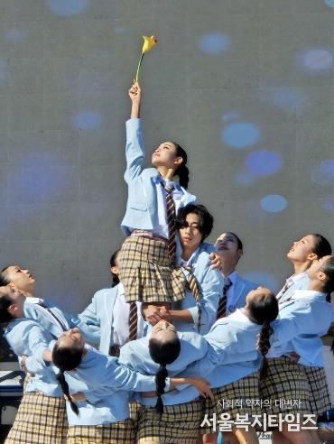 25일 ‘제2회 지역대표공연예술제-무안 네가 꽃’에서 펼쳐진 무대 공연