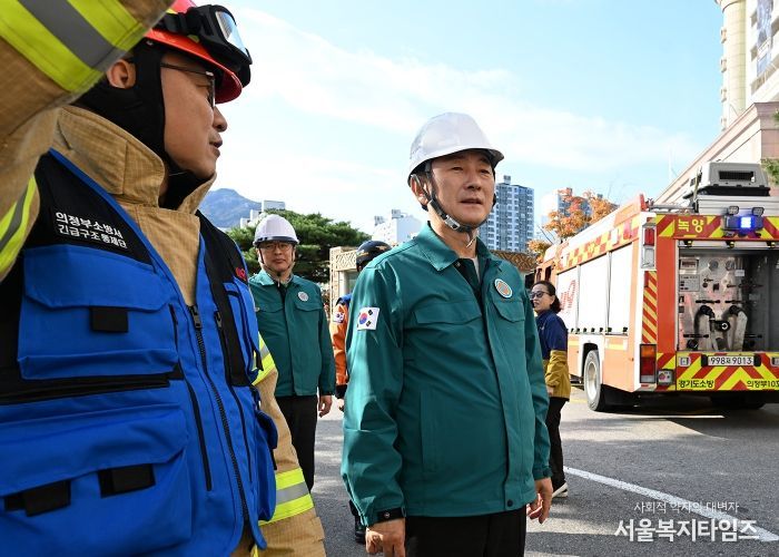 김동근 시장이 10월 28일 ‘2025년 재난대응 안전한국훈련’ 현장을 살펴보고 있다.