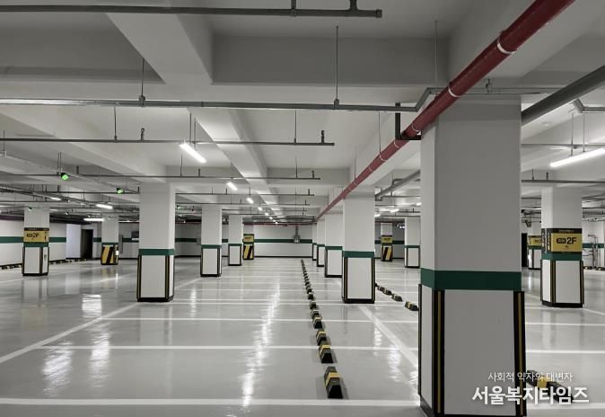 한층 밝고 쾌적해진 청파동1마을공원 공영주차장