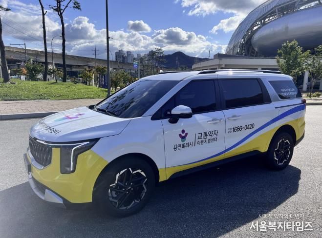 신형차량으로 교체한 교통약자 위한 '특별교통수단' 차량 측면 사진