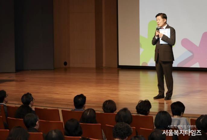 전성수 서초구청장이 23일 14시 심산기념문화센터에서 열린 구민 맞춤형 세무설명회에서 인사말씀하고 있다.