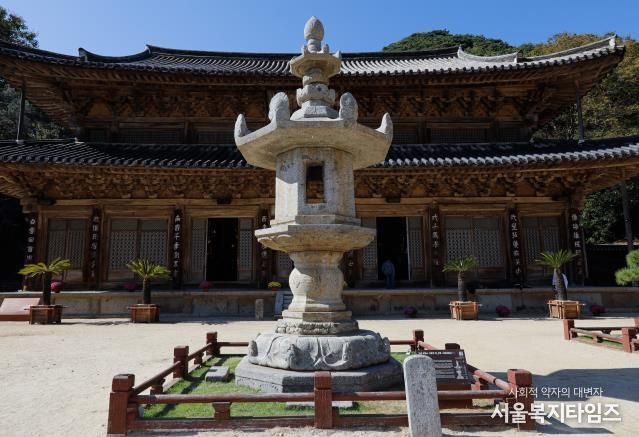 화엄사 각황전 앞 석등복원