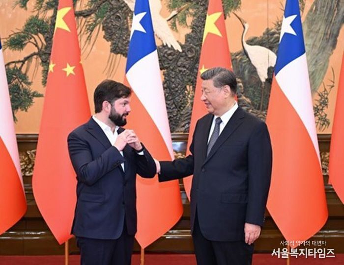 시 주석이 5월 14일 중국 베이징 인민대회당에서 가브리엘 보리치 칠레 대통령과 회견하고 있다. (사진/신화통신)