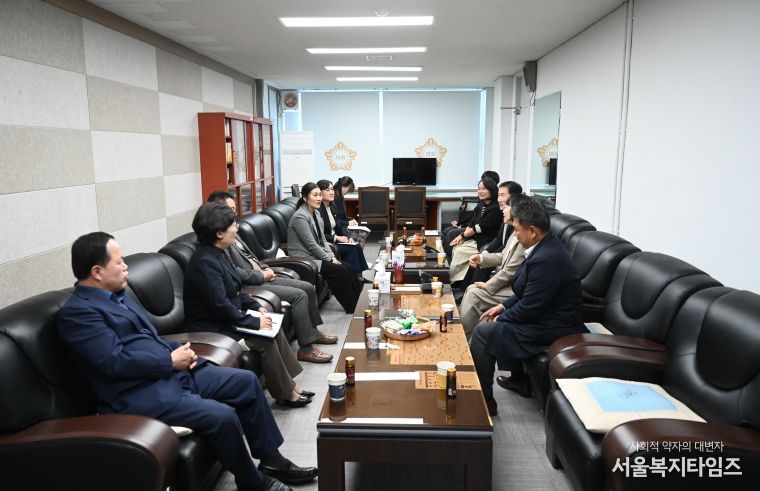 대전 중구의회 사회도시위원회가 중구 사회복지관 협의회와 소통간담회를 개최했다.