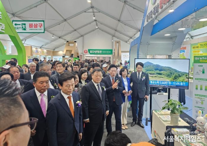 '2025 진주국제농식품박람회'에 참석한 박명균 행정부지사