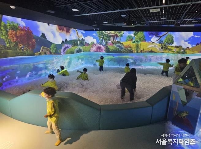 태화강생태관, 미디어아트 신규 전시공간 ‘물빛놀이터’ 인기