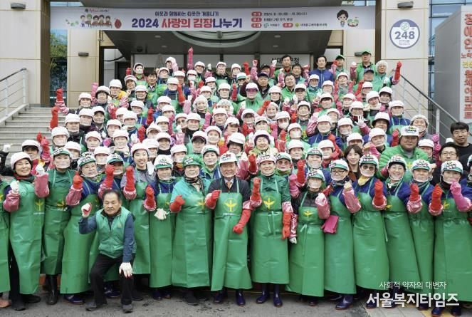 이성헌 구청장이 함께한 가운데 열린 지난해 행사 모습.