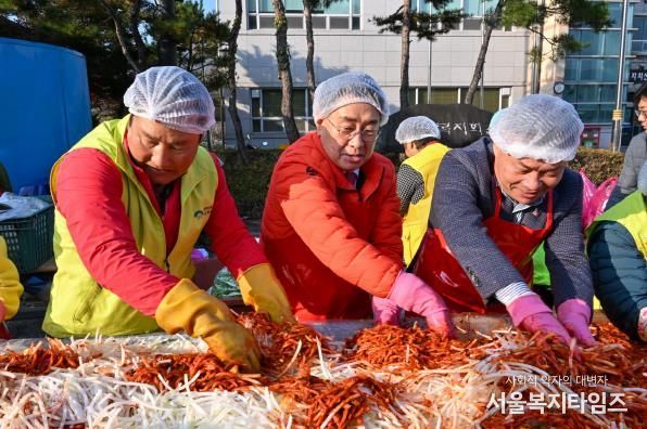 양평군 양동면 지역사회보장협의체, '동절기 김장 나눔'으로 지역의 온기 전달