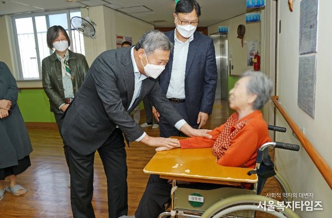 노인요양시설 '제주태고원' 1일 명예원장 체험