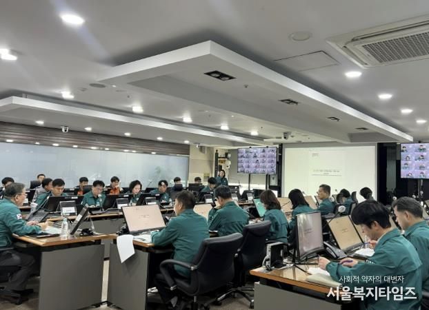 용인특례시는 11일 시청 재난상황실에서 겨울철 재해에 대비한 종합대책 회의를 개최했다