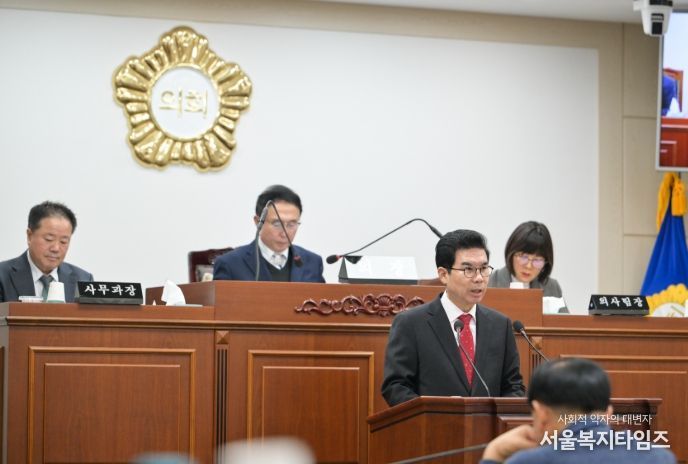 김광열 영덕군수가 영덕군의회 제318회 2차 정례회에서 시정연설을 하고 있다.