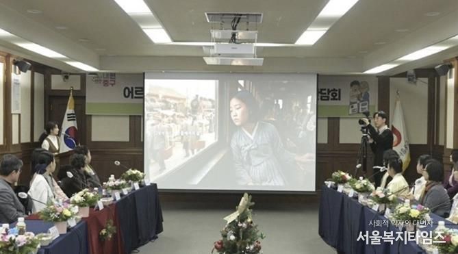 어르신 AI 추억 영상 발표회 사진