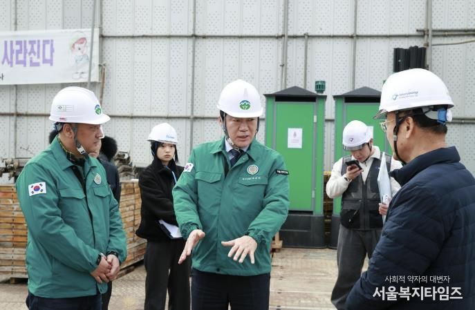 지난 2월 해빙기 대비 건축공사장 안전점검에 나선 박준희 관악구청장