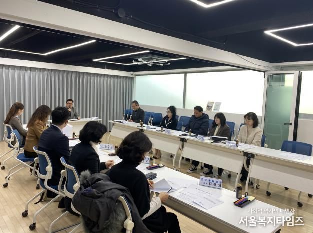 수원시가 2025년 하반기 아동급식위원회 심의를 하고 있다.