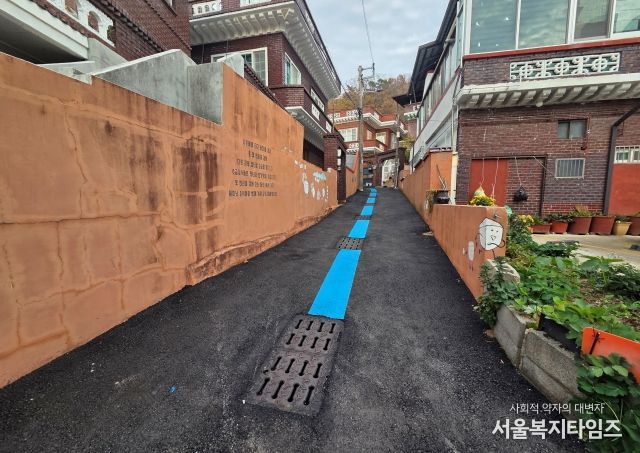 북구 염포동안전마을만들기협의회는 신전마을 안심보행길, 안심계단 벽화 조성 등 안전마을만들기 사업을 통해 안전한 마을 환경을 조성했다.