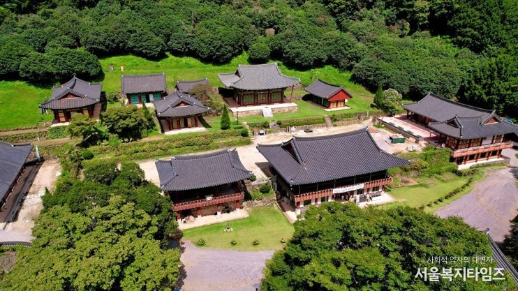 빼어난 자연경관을 자랑하는 나주 불회사가 ‘2025년 우리고장 국가유산 활용사업’에서 전통산사 분야 우수사업으로 선정되며 2년 연속 국가유산청장상을 수상했다.