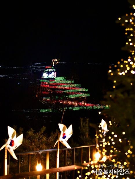 김포시는 지난 20일 애기봉평화생태공원에서 크리스마스 특별문화행사 ‘애기봉 윈터라이트’ 행사를 개최했다.