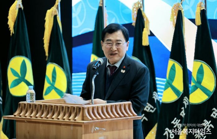 주낙영 경주시장이 19일 화랑마을 기파랑관에서 열린 2025 경주시 새마을지도자대회에서 격려사를 하고 있다