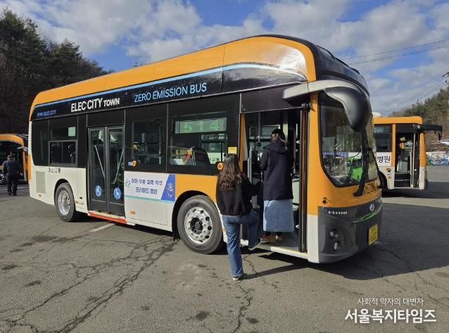 저상형 전기버스 운행 모습