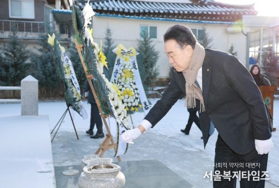 충혼탑 참배 모습