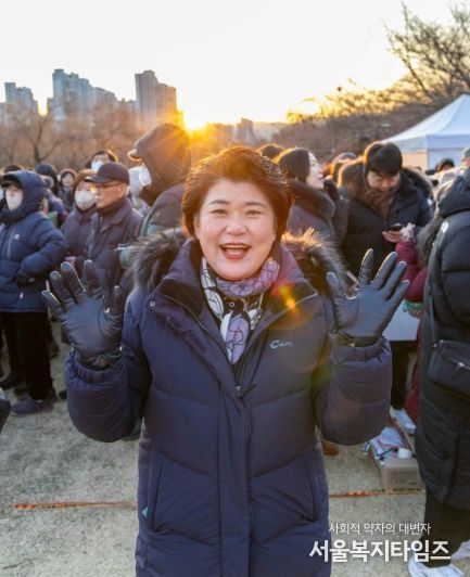 강북구의회 김명희 의장, 2026 강북 해맞이 행사 참석 후 더불어민주당 강북갑 신년회 4·19민주묘지 참배