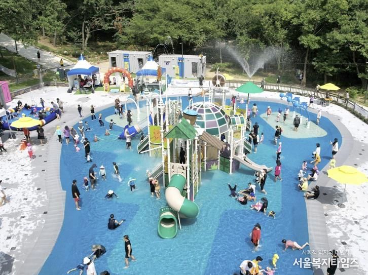 지난해 개장한 관악산공원 어린이 물놀이장 전경