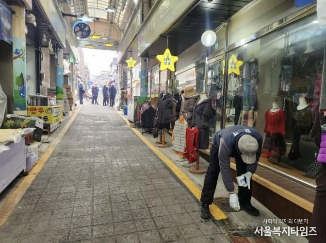 연천군보건의료원, “말라리아, 유충부터 잡는다”… 해빙기 유충구제 실시