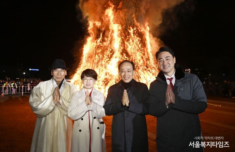 활활 타오른 정월대보름 달집, 달성군민 염원 싣고 하늘로