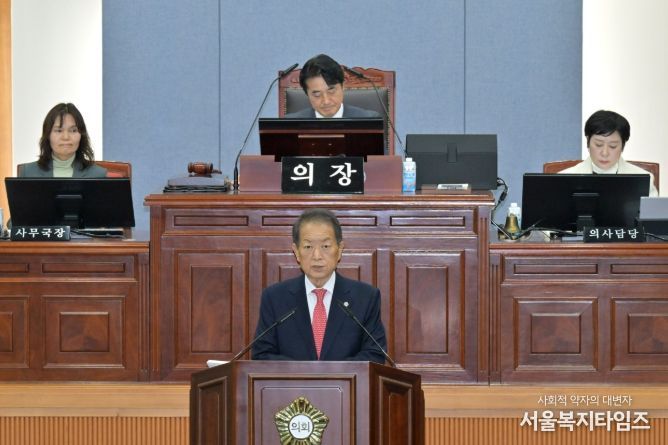 13일 서동욱 남구청장이 남구의회 제276회 임시회 제1차 본회의에서 ‘2026년 제1회 추가경정예산안’에 대한 제안설명을 하고 있다.