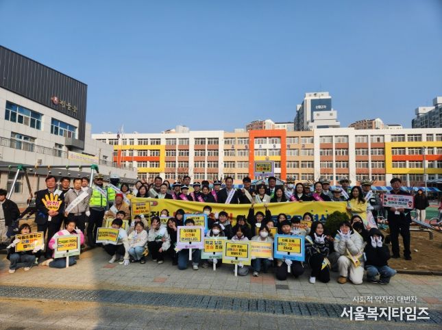 경북교육청, 등굣길 어린이 교통안전 합동 캠페인 실시(어린이 보호구역 교통안전 의식 확산...관계 기관과 안전한 통학환경 조성)